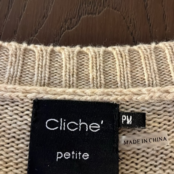 Cliche cream colored long sleeved sweater with ruffle at the bottom. MP - Picture 3 of 7